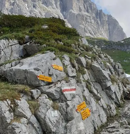 & Winay Wayna Gotschna Blick كلوسترز